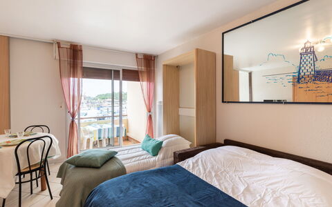 Capbreton 105: Meubles, Confort, Bleu Azur, Bâtiment, Bois, Chaise, Ombre, Lampe, Cadre De Lit, Sol