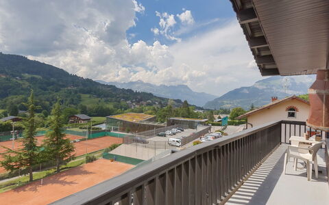 Le Sarto: Ciel, Propriété, Architecture, Ville, Bâtiment, Montagne, Immobilier, Balcon, Maison, Nuage