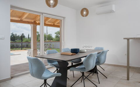 Flori: Propriété, Pièce, Meubles, Immobilier, Design Intérieur, Bâtiment, Table, Salle À Manger, Maison, Sol