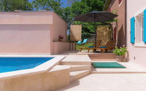 Mala Mare: Propriété, Piscine, Maison, Immobilier, Domicile, Bâtiment, Arrière-Cour, Zone Résidentielle, Architecture, Design Intérieur