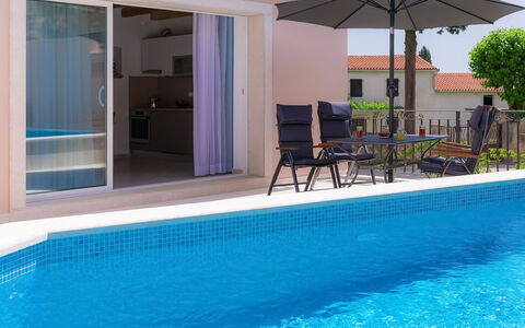 Mala Mare: Piscine, Propriété, Bâtiment, Loisir, Immobilier, Recours, Maison, Centre De Loisirs, Villa, Tuile