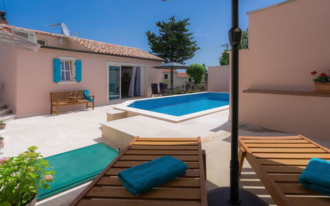 Mala Mare: Propriété, Bâtiment, Maison, Piscine, Immobilier, Turquoise, Vacances, Pièce, Villa, Appartement