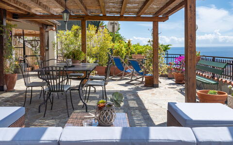 Villa Peiranze: Propriété, Immobilier, Bâtiment, Maison, Patio, Domicile, Meubles, Pièce, Biens, Vacances
