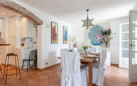 Villa Peiranze: Propriété, Pièce, Meubles, Design Intérieur, Sol, Bâtiment, Salle À Manger, Plafond, Maison, Immobilier
