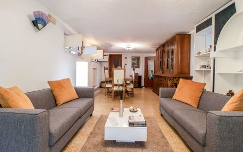 Serenella: Salon, Propriété, Pièce, Meubles, Design Intérieur, Bâtiment, Immobilier, Maison, Table, Canapé