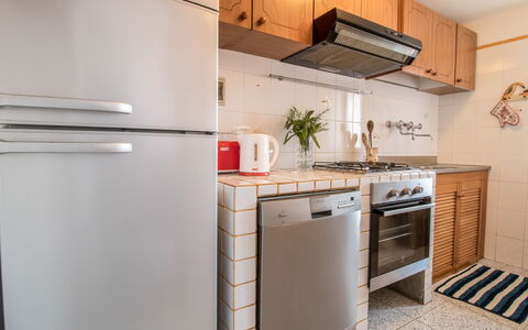 Serenella: Pièce, Cabinetry, Propriété, Cuisine, Comptoir, Principaux Appliance, Meubles, Réfrigérateur, Maison, Design Intérieur