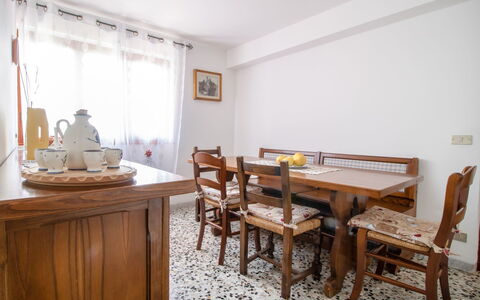 Serenella: Pièce, Meubles, Propriété, Salle À Manger, Table, Design Intérieur, Sol, Bâtiment, Jaune, Immobilier
