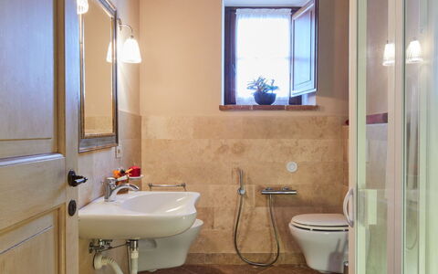 La Salciaia: Pièce, Salle De Bains, Propriété, Bâtiment, Sol, Plafond, Maison, Design Intérieur, Architecture, Daylighting