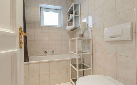 Bad Gastein 125: Propriété, Salle De Bains, Design Intérieur, Luminaire Plomberie, Sol, Sol, Bâtiment, Toilette