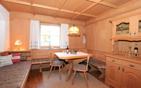 Sonnblick: Cabinetry, Meubles, Comptoir, Table, Fenêtre, Evier, Cuisine, Évier, Bois, Robinet