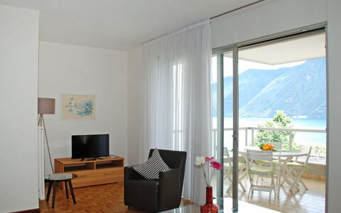 Apt. Lugano Majestic Panorama: Pièce, Propriété, Meubles, Design Intérieur, Salon, Bâtiment, Maison, Sol, Porte, Architecture