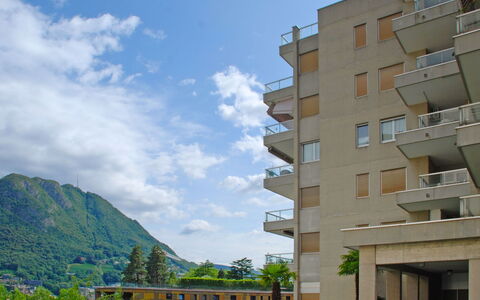Apt. Lugano Majestic Panorama: Zone Résidentielle, Ciel, Architecture, Propriété, Jour, Bâtiment, Appartement, Quartier, Condominium, Ville