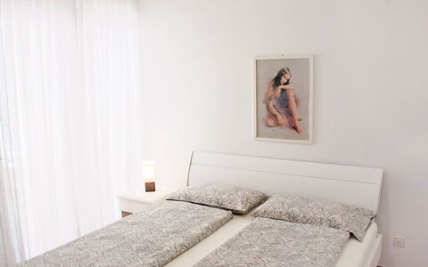 Apt. Lugano Majestic Panorama: Chambre, Lit, Meubles, Pièce, Drap De Lit, Propriété, Cadre De Lit, Literie, Matelas, Design Intérieur