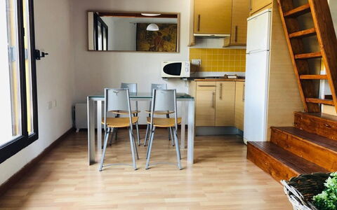 Bellevue: Sol, Pièce, Propriété, Bâtiment, Design Intérieur, Meubles, Parquet, Dur, Maison, Sol