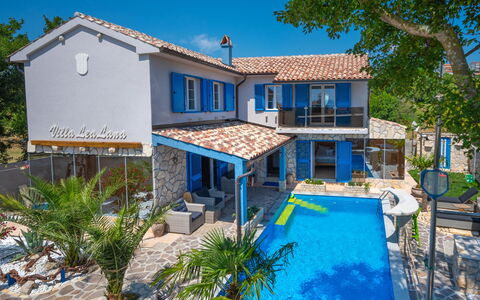 Lea Lana: Plante, Bâtiment, Propriété, Fenêtre, Ciel, L'Eau, Bleu Azur, Arbre, Maison, Quartier