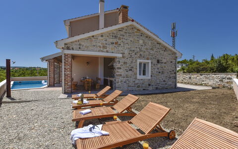 Imperia: Propriété, Maison, Domicile, Chalet, Bâtiment, Immobilier, Vacances, Meubles, Villa, Table