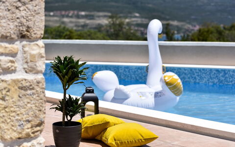 Imperia: L'Eau, Plante, Meubles, Bleu Azur, Pot De Fleur, Piscine, Mobilier De Jardin, Arbre, Balancelle, Design Intérieur