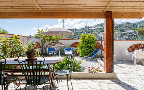 Villa Lamarmora: Propriété, Bâtiment, Patio, Immobilier, Maison, Pièce, Meubles, Arrière-Cour, Ombre, Toit