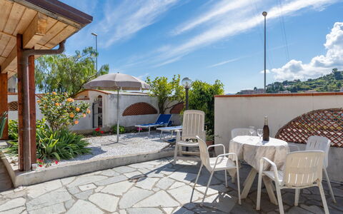 Villa Lamarmora: Propriété, Immobilier, Bâtiment, Maison, Patio, Domicile, Biens, Vacances, Arrière-Cour, Zone Résidentielle