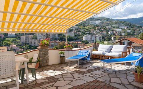 Villetta Laura: Propriété, Bâtiment, Toit, Patio, Immobilier, Maison, Ombre, Domicile, Appartement, Arrière-Cour