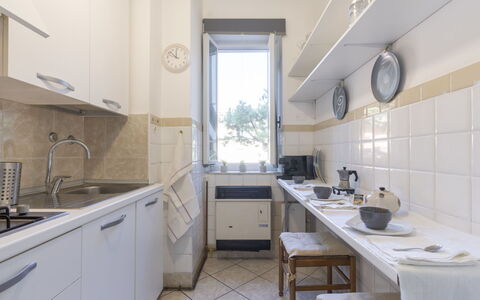 Imperatrice (Srm127): Robinet, Evier, Évier, Cabinetry, Luminaire Plomberie, Propriété, Meubles, Miroir, Bâtiment, Comptoir