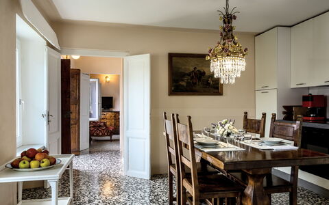 Rachele: Pièce, Plafond, Design Intérieur, Meubles, Propriété, Bâtiment, Salle À Manger, Sol, Table, Éclairage