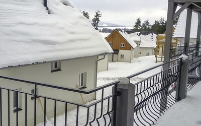 Frymburk 10: Ciel, Neige, Propriété, Bâtiment, Fenêtre, Clôture, Éclairage, Gelé, Arbre, Maison