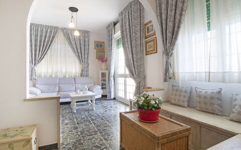 Sandra: Pièce, Blanc, Propriété, Design Intérieur, Rideau, Meubles, Bâtiment, Traitement De Fenetre, Architecture, Immobilier
