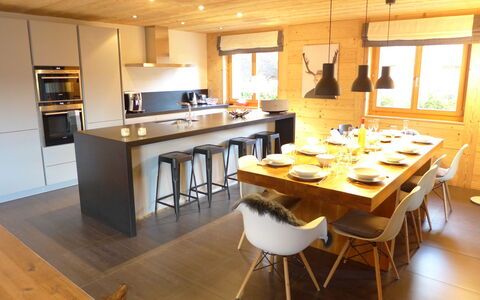 Crans-Montana 643: Pièce, Meubles, Propriété, Comptoir, Bâtiment, Cuisine, Design Intérieur, Sol, Salle À Manger, Table