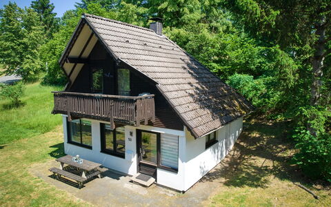 Frankenau 200: Plante, Bâtiment, Fenêtre, Arbre, Paysage Naturel, Maison, Bois, Ciel, Chalet, Paysage