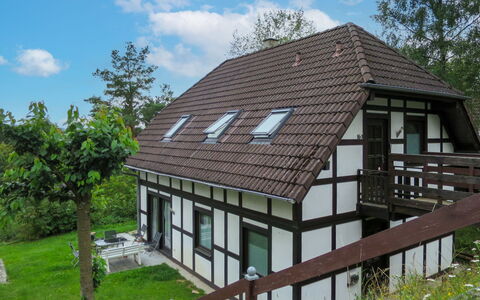 Frankenau 200: Nuage, Plante, Ciel, Bâtiment, Fenêtre, Arbre, Maison, Bois, Lot Terre, Siding