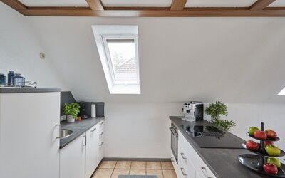 Rapunzel 200.3: Cabinetry, Bâtiment, Propriété, Comptoir, Fenêtre, Cuisine, Design Intérieur, Évier, Sol