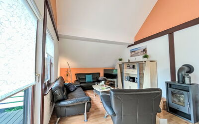 Sternberg 225 200.38: Design Intérieur, Meubles, Bois, Sol, Plafond, Sol, Éclairage, Pièce, Salon, Domicile