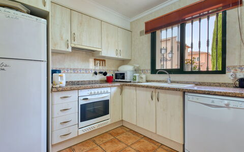 Jardines del Mar: Propriété, Pièce, Cuisine, Cabinetry, Meubles, Comptoir, Bâtiment, Immobilier, Maison, Design Intérieur