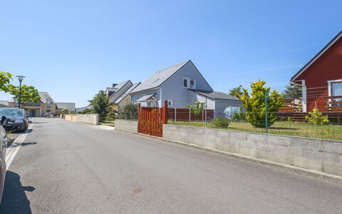 Pen-Guen: Ciel, Propriété, Plante, Bâtiment, Fenêtre, Maison, Surface De La Route, Asphalte, Lot Terre, Arbre