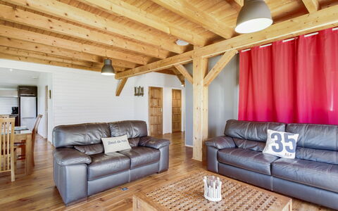 Pen-Guen: Table, Meubles, Canapé, Propriété, Bois, Design Intérieur, Éclairage, Canapé-Lit, Bâtiment, Sol