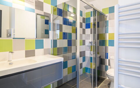 Aimé Bourdier: Salle De Bains, Design Intérieur, Luminaire Plomberie, Porte, Sol, Robinet, Sol, Bâtiment, Fenêtre