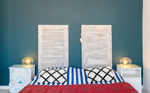 Aimé Bourdier: Propriété, Bleu, Bleu Azur, Table, Bois, Éclairage, Nappe De Table, Design Intérieur, Bâtiment, Sol