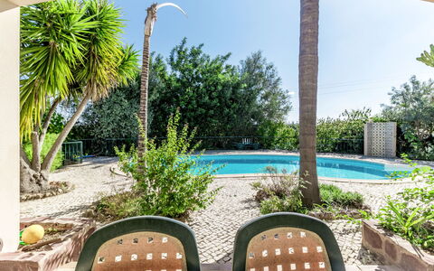 Monte Meco: L'Eau, Plante, Propriété, Ciel, Piscine, La Nature, Bleu Azur, Ombre, Rectangle, Éclairage