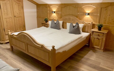 Rosalie: Meubles, Bois, Design Intérieur, Chambre, Lit, Sol, Sol, Éclairage, Pièce, Parquet