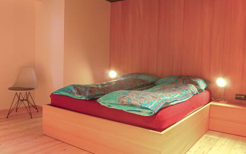 Armina: Bois, Chambre, Design Intérieur, Sol, Sol, Orange, Rose, Lit, Marron, Drap De Lit