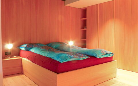 Armina: Mur, Bois, Design Intérieur, Chambre, Sol, Sol, Meubles, Orange, Pièce, Lit
