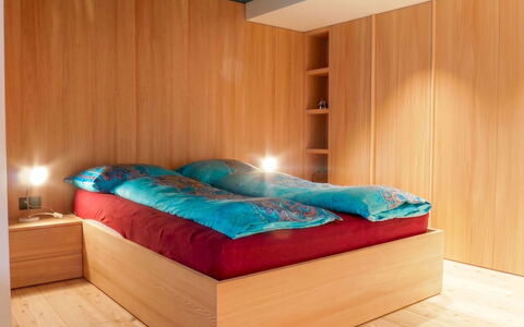 Armina: Mur, Bois, Design Intérieur, Chambre, Meubles, Sol, Sol, Lit, Pièce, Drap De Lit