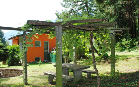 Castro 150: Arbre, Botanique, Maison, Architecture, Plante, Herbe, Pergola, Bâtiment, Paysage