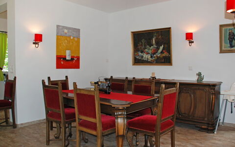 Castro 150: Pièce, Salle À Manger, Propriété, Meubles, Bâtiment, Table Cuisine Et Salle A Manger, Table, Design Intérieur, Maison, Restaurant