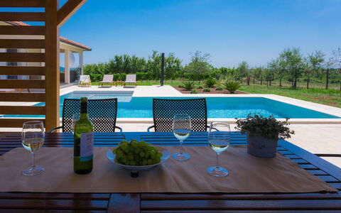 Eugen: Propriété, Piscine, Ciel, Plate-Forme, Maison, Architecture, Domicile, Immobilier, Bâtiment, Vacances