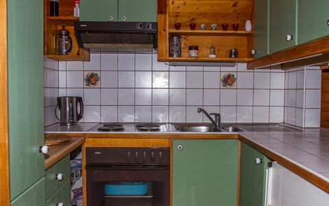 Blue: Cabinetry, Comptoir, Evier, Meubles, Propriété, Robinet, Cuisinière, Évier, Cuisine, Bâtiment