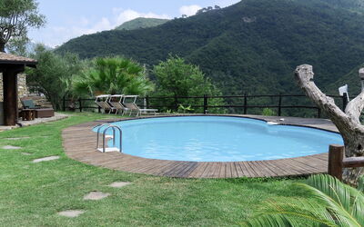 Dolceacqua 607: Piscine, Propriété, Herbe, Maison, Recours, Loisir, L'Eau, Immobilier, Arrière-Cour, Domicile