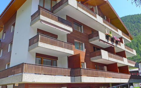Monazit: Bâtiment, Propriété, Appartement, Architecture, Zone Résidentielle, Maison, Immobilier, Balcon, Usage Mixte, Façade