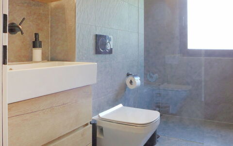 Monazit: Salle De Bains, Propriété, Pièce, Tuile, Mur, Sol, Luminaire Plomberie, Architecture, Design Intérieur, Robinet